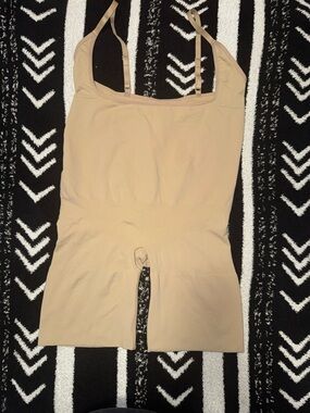 NWOT SKIMS CORE SCULPT OPEN BUST MID THIGH BODYSUIT